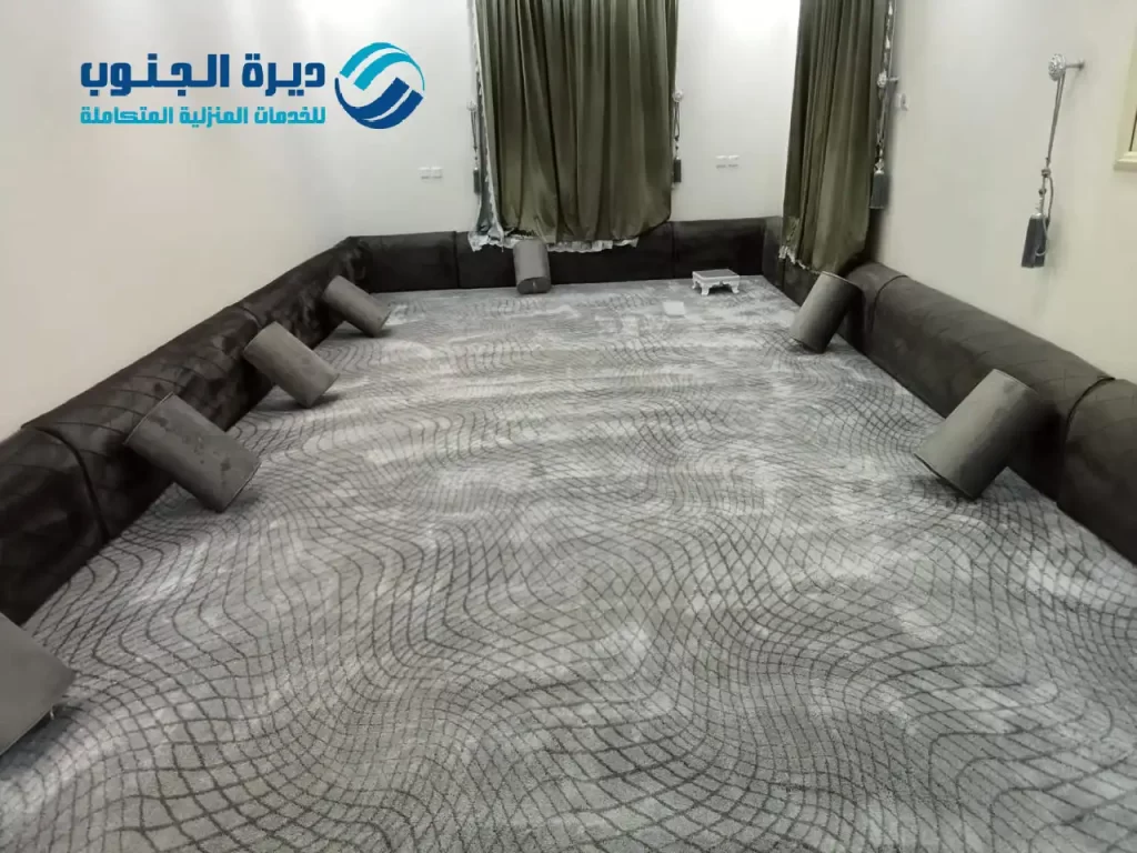 تنظيف المجلس الجلد